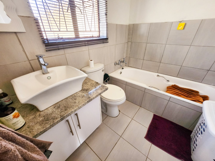 3 Bedroom Property for Sale in La Hoff North West
